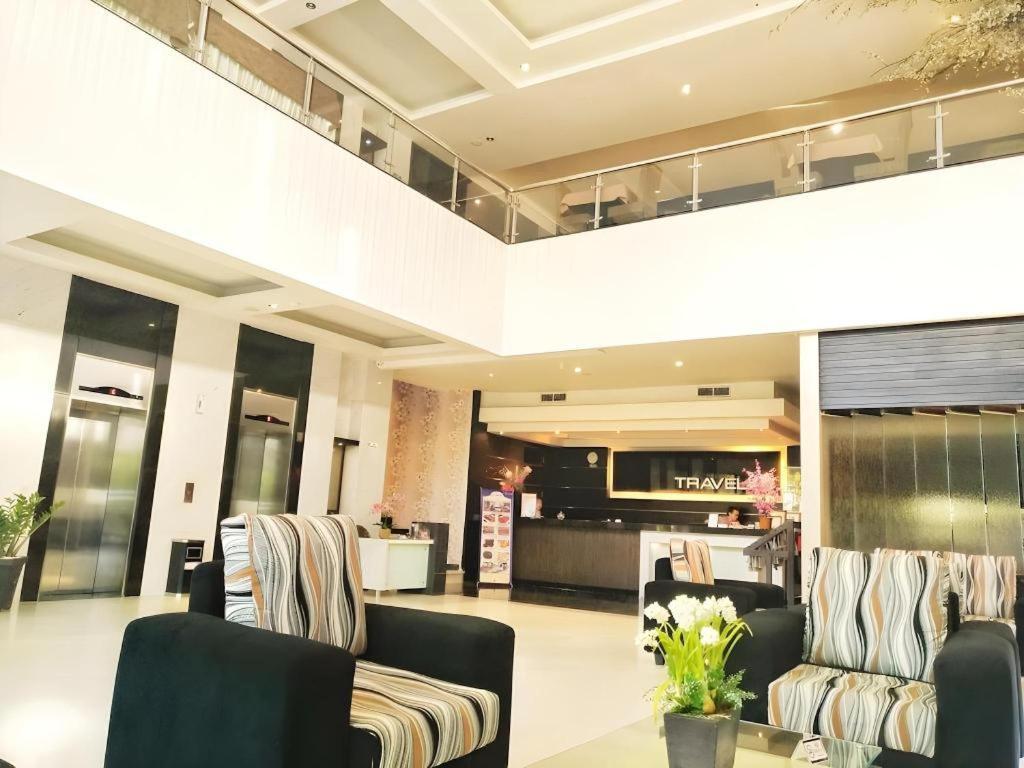 Travello Hotel Манадо Экстерьер фото