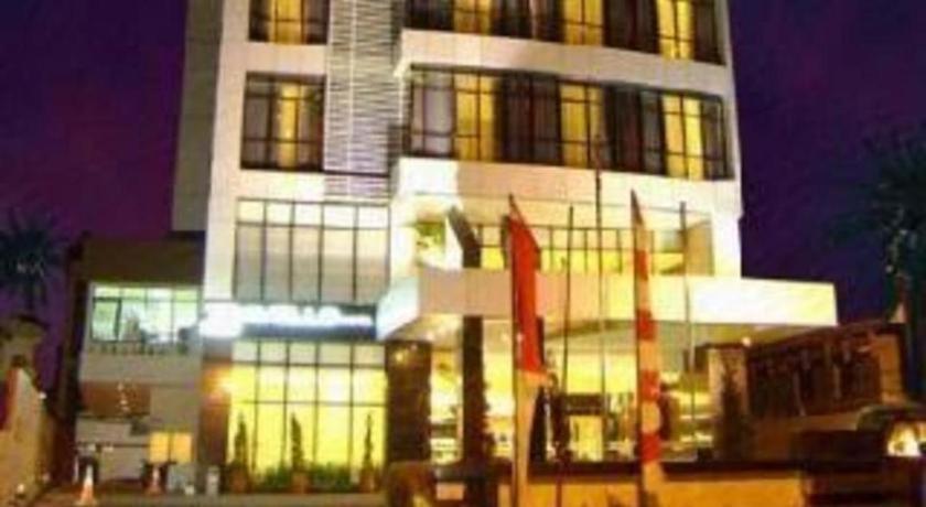 Travello Hotel Манадо Экстерьер фото