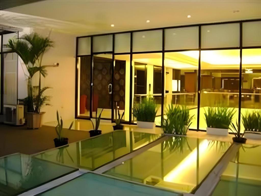Travello Hotel Манадо Экстерьер фото