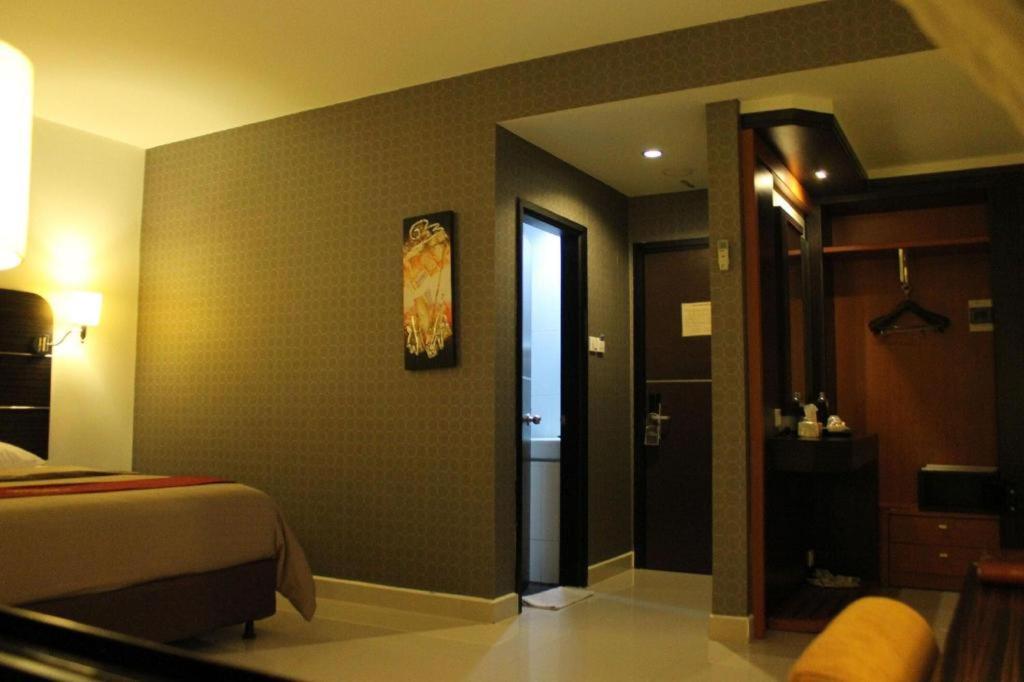 Travello Hotel Манадо Экстерьер фото
