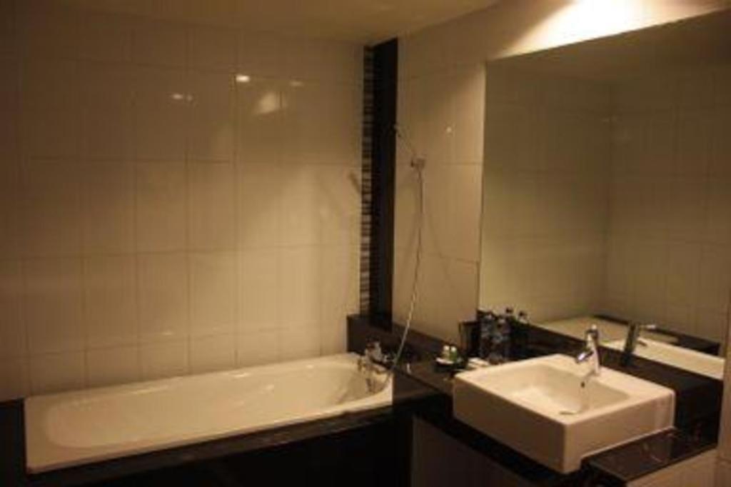 Travello Hotel Манадо Экстерьер фото