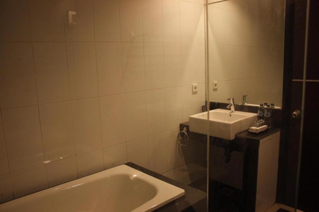 Travello Hotel Манадо Экстерьер фото