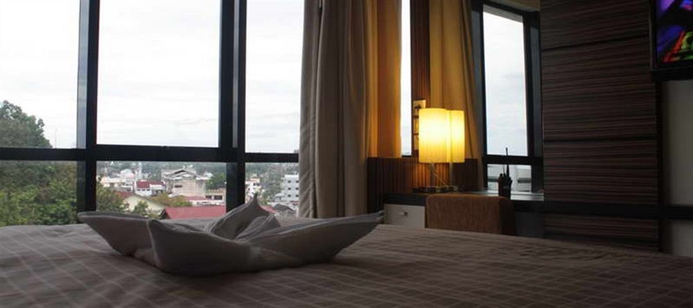 Travello Hotel Манадо Экстерьер фото